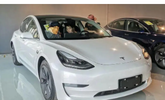 2024梅赛德斯BabyEQ轿车想要一块特斯拉Model3的馅饼