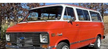 令人瞠目结舌的1972年雪佛兰G20SportvanBeauville露营车仍然是公路旅行勇士