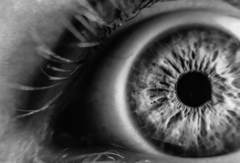 长期使用低剂量羟氯喹可降低视网膜病变风险