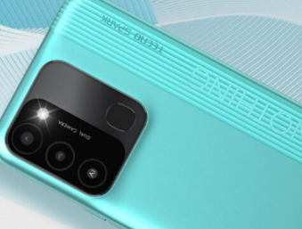 Tecno Spark 8C手机采用双摄像头配置背面有一个LED闪光灯