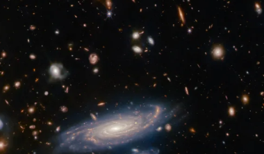 詹姆斯韦伯望远镜捕捉到十亿光年外的类银河系