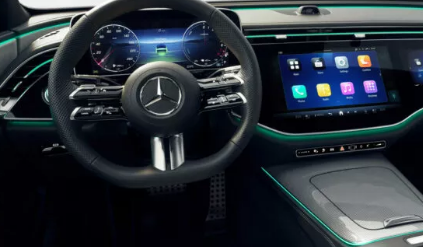 2024年梅赛德斯E级轿车配备超级屏幕内置TikTok和自拍相机