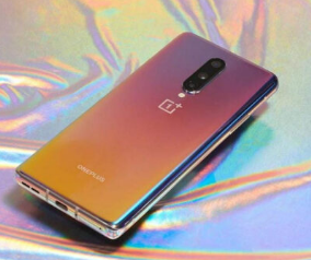 OnePlus8手机拥有8GB内存和128GB内部存储空间