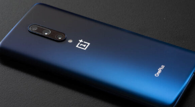 OnePlus 7 Pro手机拥有6.7英寸柔性AMOLED电容式触摸屏