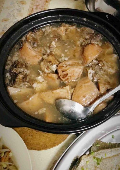 莲藕排骨汤怎么炖？ 莲藕排骨汤怎么炖最好喝家常做法
