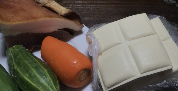 砂锅炖豆腐的做法？ 砂锅炖豆腐的家常做法