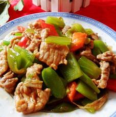 青笋炒肉的家常做法？ 莴笋炒肉的做法大全家常菜