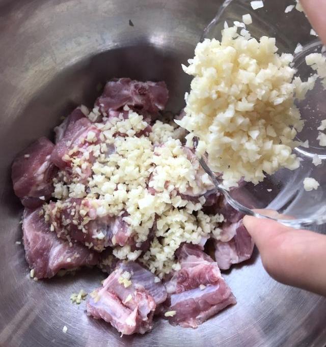 怎样烧排骨好吃？ 怎么样烧排骨更好吃