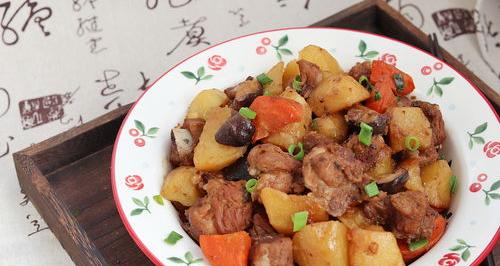 红烧土豆排骨的家常做法？ 土豆红烧排骨的家常做法