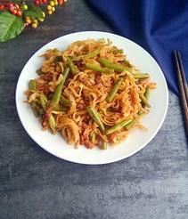 豆角素肉焖面家常做法？ 家常豆角焖面的做法
