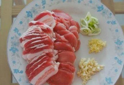 土豆炖豆角怎么做？ 土豆豆角炖肉
