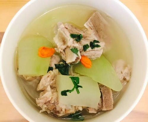 怎么做排骨炖冬瓜？ 排骨冬瓜的做法最简单