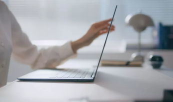 LG的新款Gram笔记本电脑比MacBookAir更薄更轻