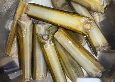 蛏子肉怎么做好吃家常做法？ 蛏子怎么做简单又好吃