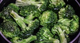 西兰花怎么炒比较好吃？ 西兰花怎么炒才好吃又简单