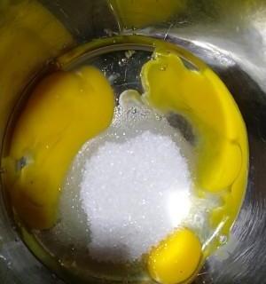 鸡蛋怎么做蛋糕好吃又简单？ 小蛋糕怎么做简单又好吃