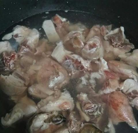 猪蹄炖黄豆的做法？ 猪蹄炖黄豆的做法窍门
