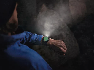 Garmin的新款Fēnix 7 Pro智能手表提供更好的显示屏和电池续航数周