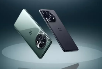 ONEPLUS展示其新的高端产品ONEPLUS115G手机