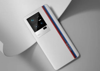 iQOO 12红米K70采用平面显示屏相同芯片组