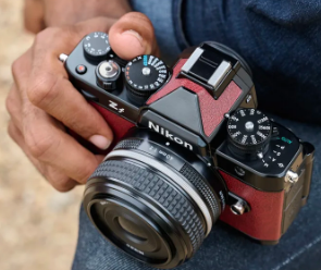 尼康Zf全画幅相机将速度和视频能力融入复古机身