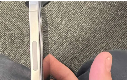 早期iPhone 15 Pro用户报告电池肿胀问题