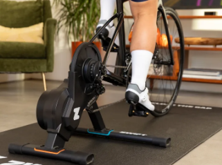 Zwift Hub One训练器提供虚拟变速和更广泛的自行车兼容性