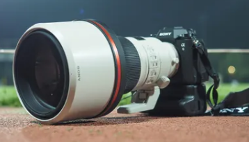 我们等了15年才等到索尼FE 300mm f/2.8但它已经推迟了