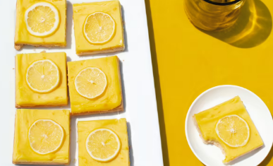 纯素姜黄和迈耶柠檬方块