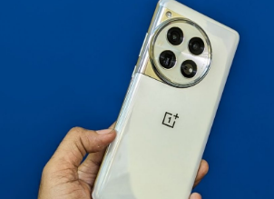 OnePlus 12 Glacial白色版手机照片库