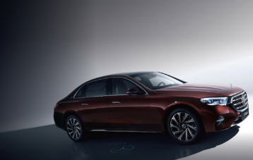 2025款梅赛德斯奔驰E级LWB曝光宝马5系LWB竞争对手